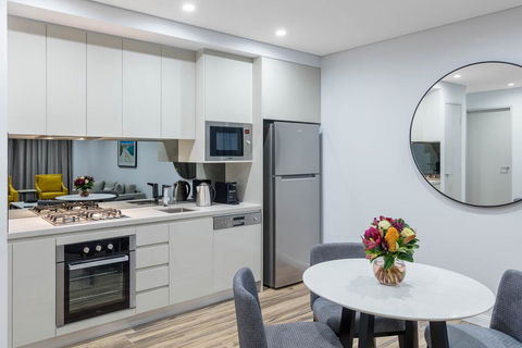 Meriton Suites Bondi Junction - Accommodation Batemans Bay 1