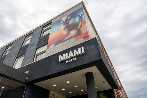 Miami Hotel Melbourne - Accommodation Batemans Bay 0