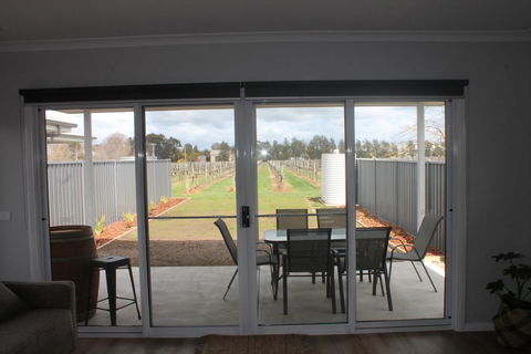 Milawa Vineyard Views - Guesthouse 2 - Accommodation Batemans Bay 2