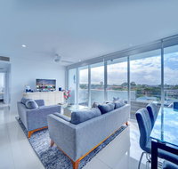 Modern Contemporary Southport Apartment - Accommodation Batemans Bay