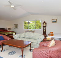 Morisset Waterfront 1bdr Studio looking over Trinity Marina - Accommodation Batemans Bay