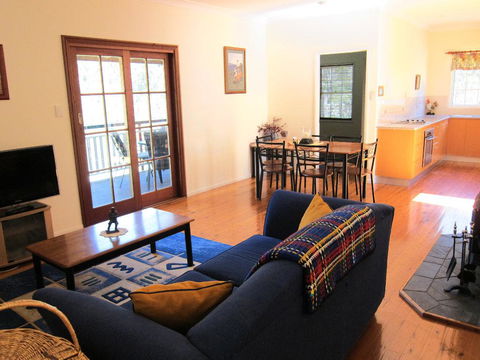 Neds Cabin - Accommodation Batemans Bay 3