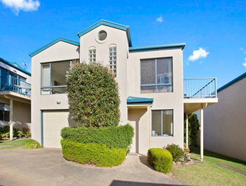 NELSON COVE 2 - Townhouse A Short Walk To Town - Accommodation Batemans Bay 0