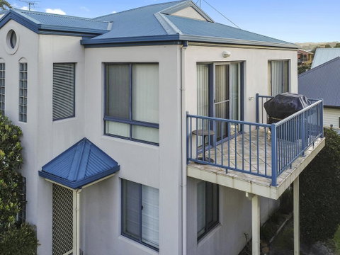 NELSON COVE 2 - Townhouse A Short Walk To Town - Accommodation Batemans Bay 2