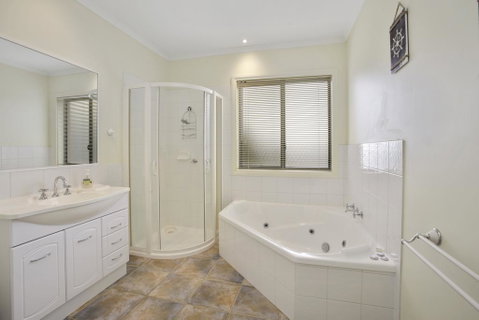 NELSON COVE 2 - Townhouse A Short Walk To Town - Accommodation Batemans Bay 3