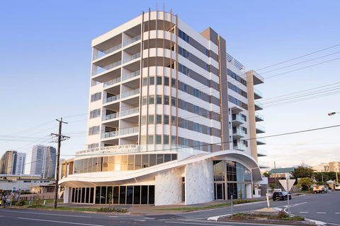 NEO Apartments Mermaid Beach - Accommodation Batemans Bay 0