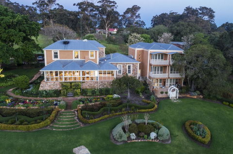 Grand Mercure Basildene Manor - Accommodation Batemans Bay 0