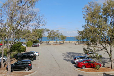 Hillarys Marina Apartment - Accommodation Batemans Bay 0