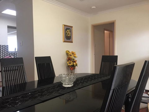 â˜… Stylish Family Home! â˜… - Accommodation Batemans Bay 7