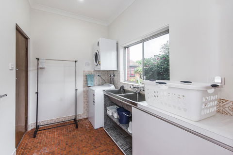 Big House Heated Pool 11 Beds Como / South Perth / Applecross - Accommodation Batemans Bay 30