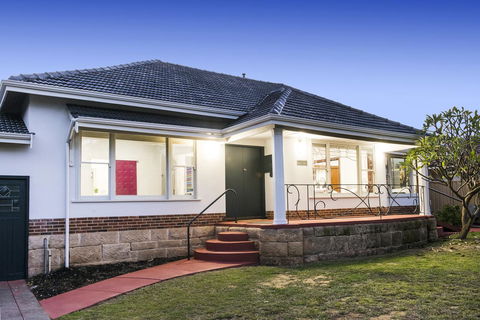 Big House Heated Pool 11 Beds Como / South Perth / Applecross - Accommodation Batemans Bay 5