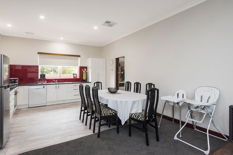 Big House Heated Pool 11 Beds Como / South Perth / Applecross - Accommodation Batemans Bay 9