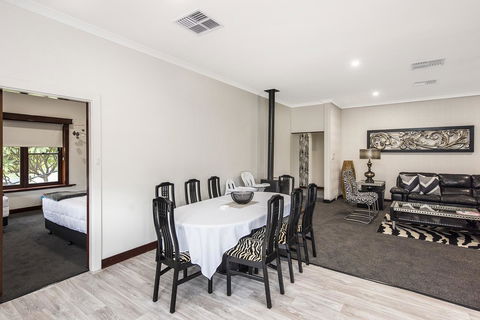 Big House Heated Pool 11 Beds Como / South Perth / Applecross - Accommodation Batemans Bay 13