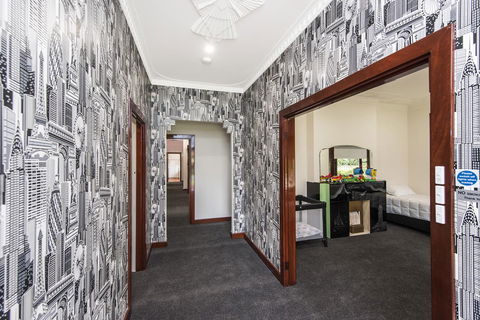 Big House Heated Pool 11 Beds Como / South Perth / Applecross - Accommodation Batemans Bay 10