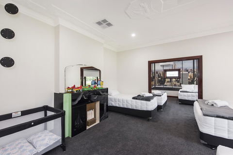 Big House Heated Pool 11 Beds Como / South Perth / Applecross - Accommodation Batemans Bay 21