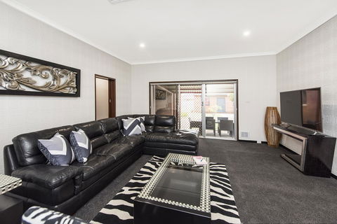 Big House Heated Pool 11 Beds Como / South Perth / Applecross - Accommodation Batemans Bay 12