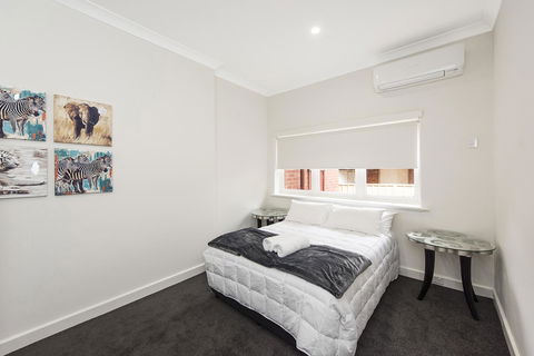 Big House Heated Pool 11 Beds Como / South Perth / Applecross - Accommodation Batemans Bay 19