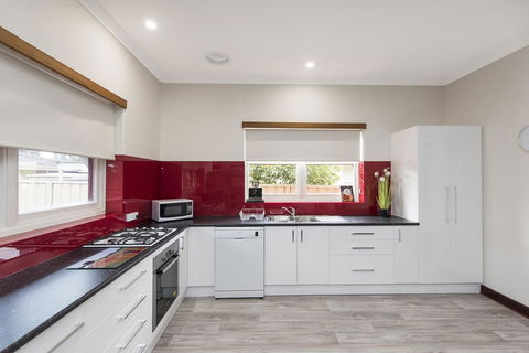 Big House Heated Pool 11 Beds Como / South Perth / Applecross - Accommodation Batemans Bay 8