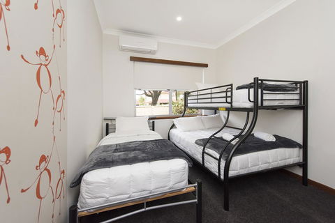 Big House Heated Pool 11 Beds Como / South Perth / Applecross - Accommodation Batemans Bay 18