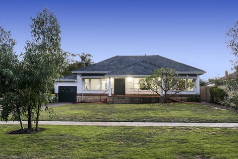 Big House Heated Pool 11 Beds Como / South Perth / Applecross - Accommodation Batemans Bay 6