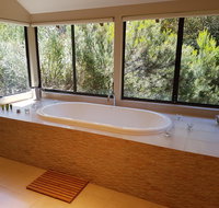 Jarrah Grove Forest Retreat - Accommodation Batemans Bay