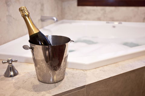 Caves House Hotel & Apartments Yallingup - Accommodation Batemans Bay 1