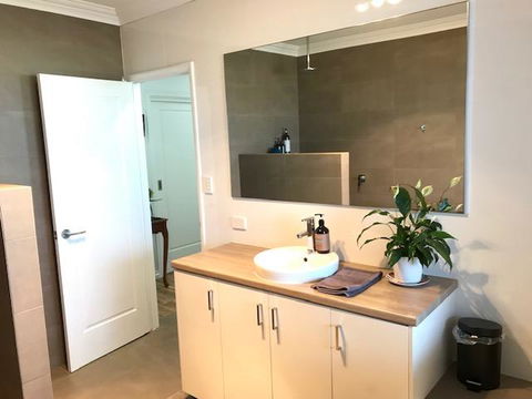 The Mains Guest House 2 Bedroom Farm Stay - Accommodation Batemans Bay 9