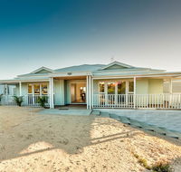 Blue Sky Escapes The Lookout Lancelin - Accommodation Batemans Bay