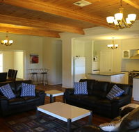 Burton Farmhouse - Accommodation Batemans Bay