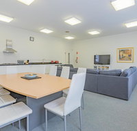 4 Bedroom House - Hobart CBD - Free Parking - Accommodation Batemans Bay