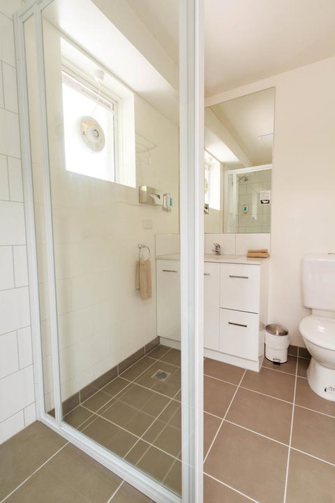 Adina Place Motel Apartments - Accommodation Batemans Bay 3