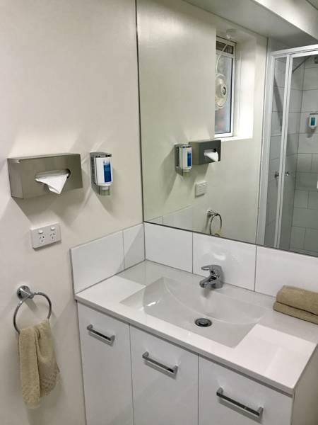 Adina Place Motel Apartments - Accommodation Batemans Bay 9