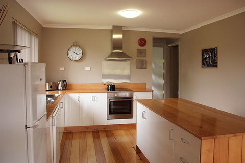 Pinestumps Holiday Home - Accommodation Batemans Bay 1