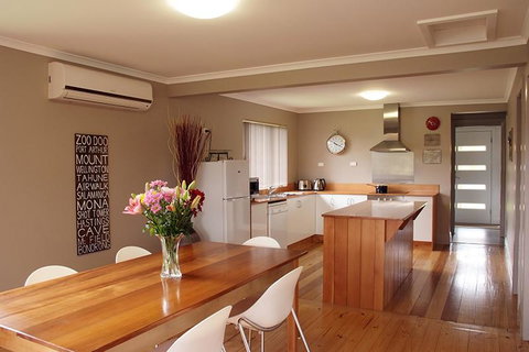 Pinestumps Holiday Home - Accommodation Batemans Bay 0