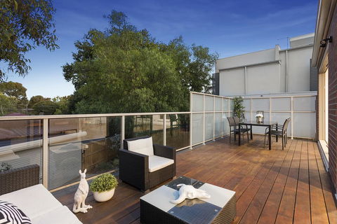 NEW Inner Melb Luxury Modern Grand Holiday House - Great Location, Wifi, Parking - Accommodation Batemans Bay 2