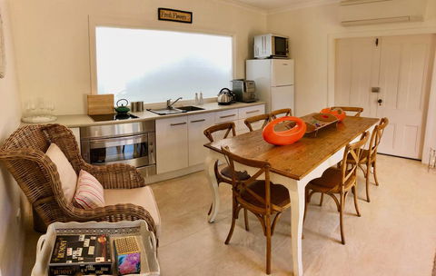 NEW: Tranquil Retreat -The Barn House Ingleside, Northern Beaches - Accommodation Batemans Bay 2