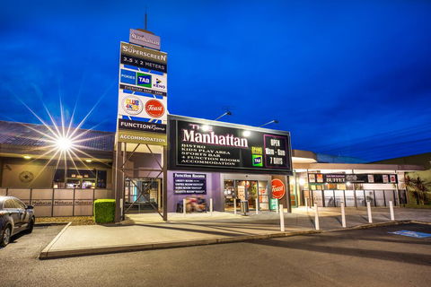 Nightcap At Manhattan Hotel - Accommodation Batemans Bay 1