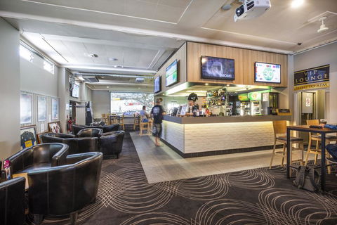 Nightcap At The Charles Hotel - Accommodation Batemans Bay 3