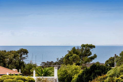 NORTH POINT RETREAT - MORNINGTON - Accommodation Batemans Bay 1