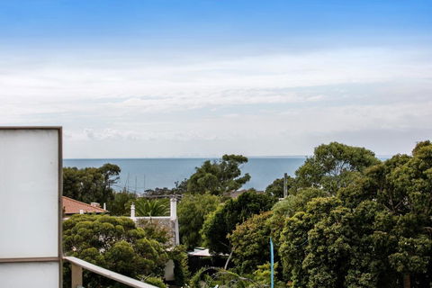 NORTH POINT RETREAT - MORNINGTON - Accommodation Batemans Bay 2