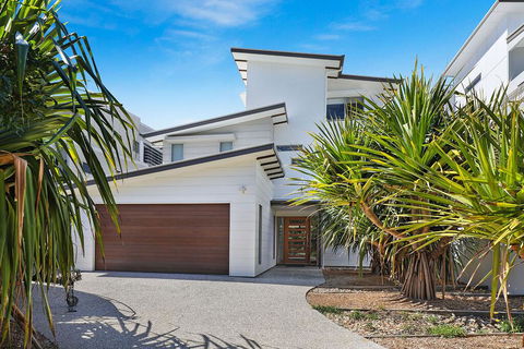 NORTHSHOR- ULTIMATE BEACH HOUSE - Accommodation Batemans Bay 1