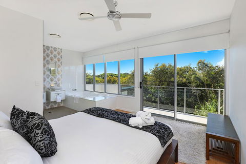NORTHSHOR- ULTIMATE BEACH HOUSE - Accommodation Batemans Bay 2