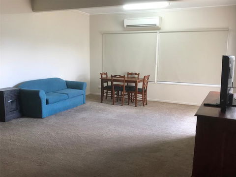 O'Shea's Royal Hotel - Accommodation Batemans Bay 1