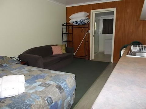 Oakridge Motel Tourist Park - Accommodation Batemans Bay 0