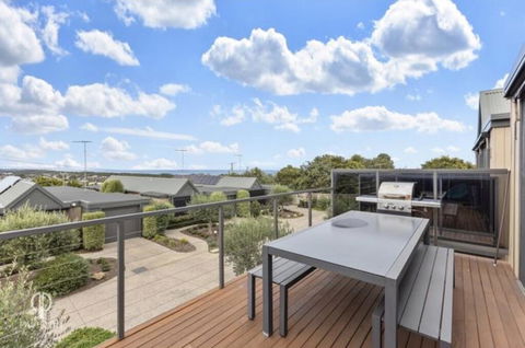 Ocean Grove House With Fantastic Ocean Views - Accommodation Batemans Bay 2