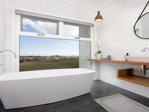 On A Hill - Modern Country Home Near Braidwood - Accommodation Batemans Bay 2