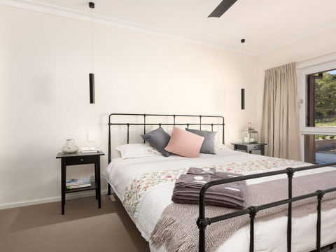 On A Hill - Modern Country Home Near Braidwood - Accommodation Batemans Bay 1