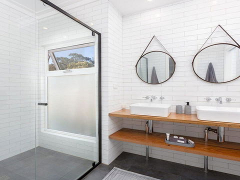 On A Hill - Modern Country Home Near Braidwood - Accommodation Batemans Bay 3