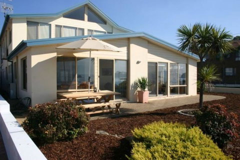 On Casey's - Accommodation Batemans Bay 1