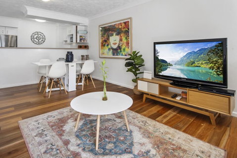 One-Bed Apartment With Balcony And Parking Near CBD - Accommodation Batemans Bay 2